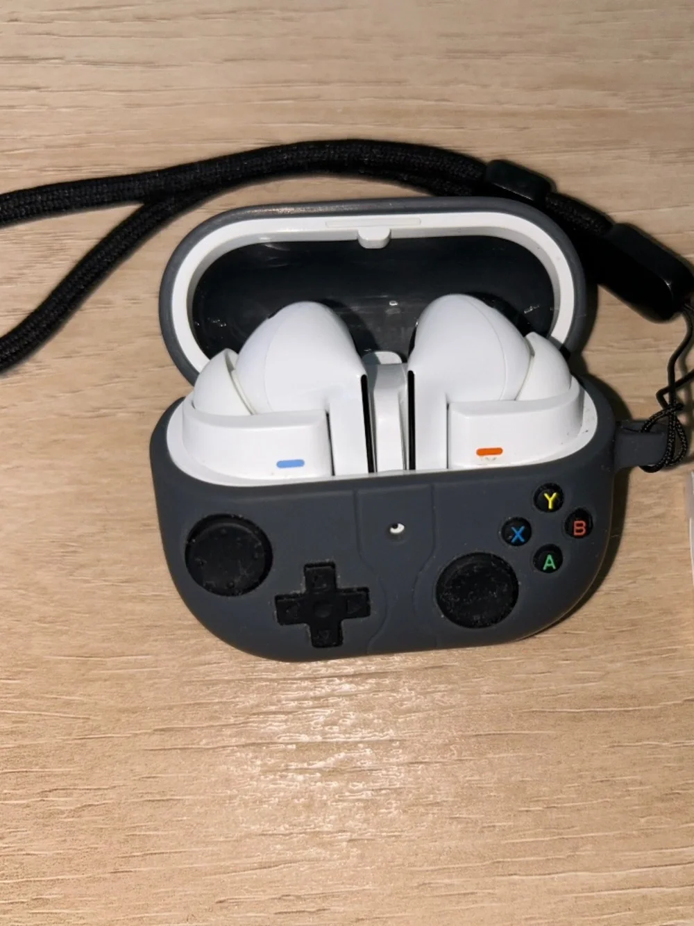 Samsung Galaxy Buds3 Pro Wireless Earbuds White + Retro Game Controller Case